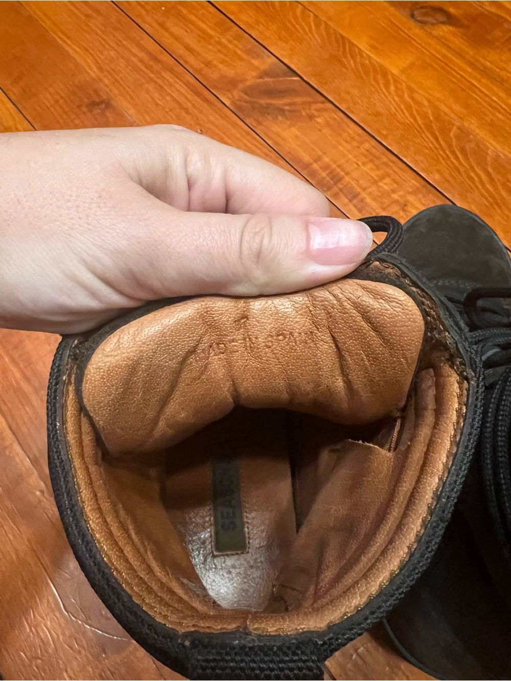Women’s Yeezy Season 3 Onyx Boots - Picture 4 of 4